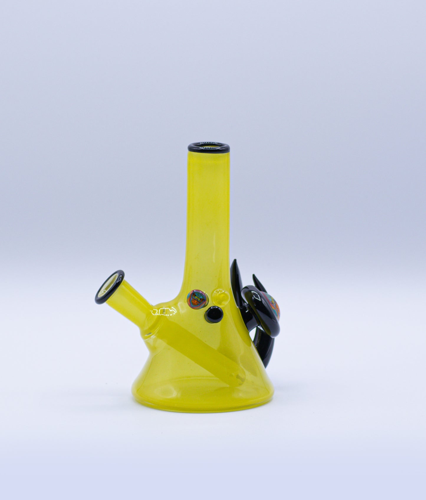 Hendy Glass Yellow Horn detail — colorwork and fixed downstem