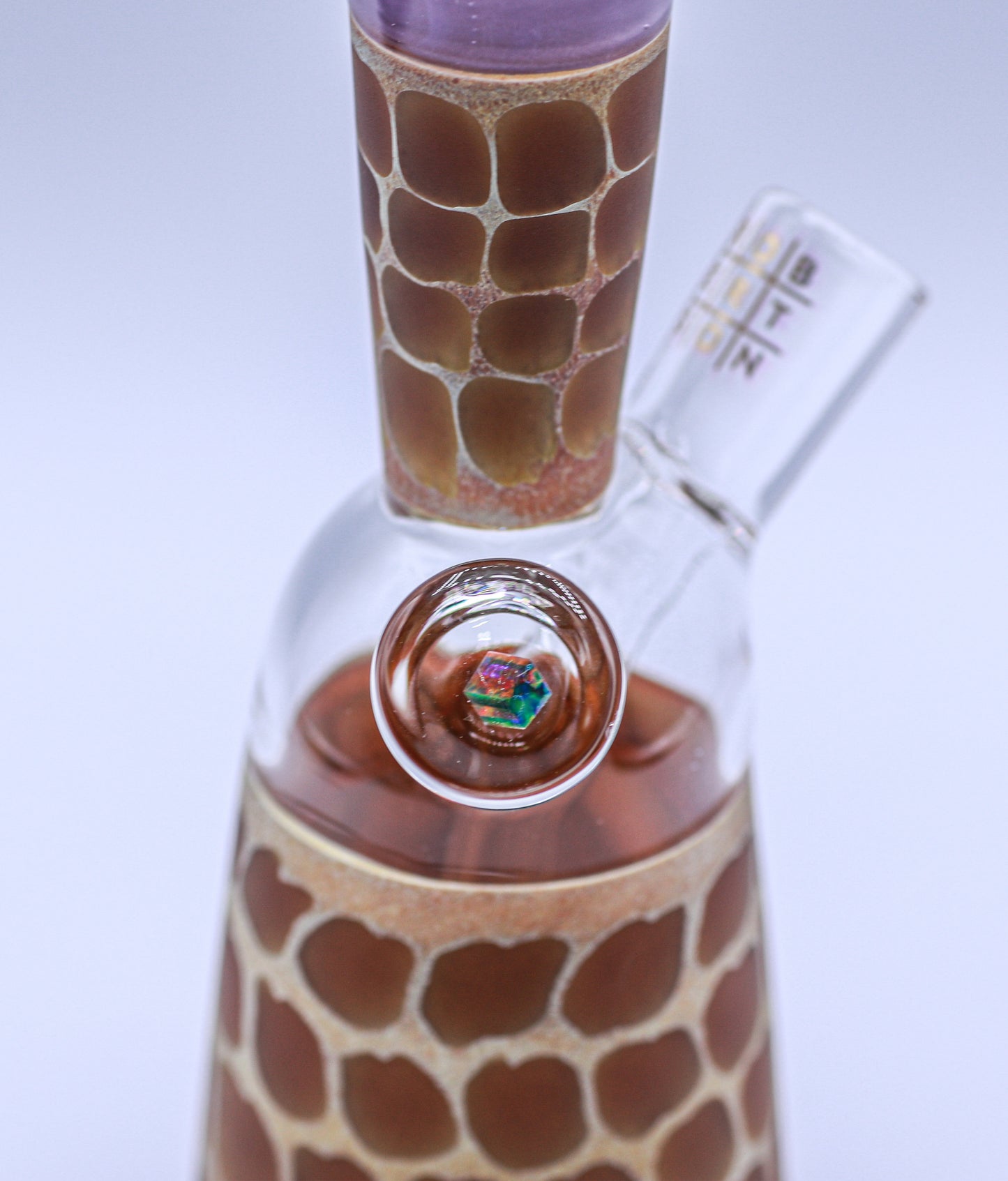 Matt Robertson Giraffe Zoo Tube detail — fixed downstem, two-hole diffusion — borosilicate art glass